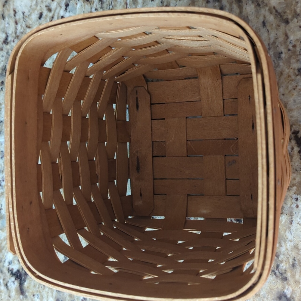 Longaberger Tissue Box With Lid - Picture 8 of 10